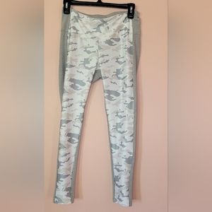 NWOT Puma Modern Sport Logo knit leggings light grey camo size medium